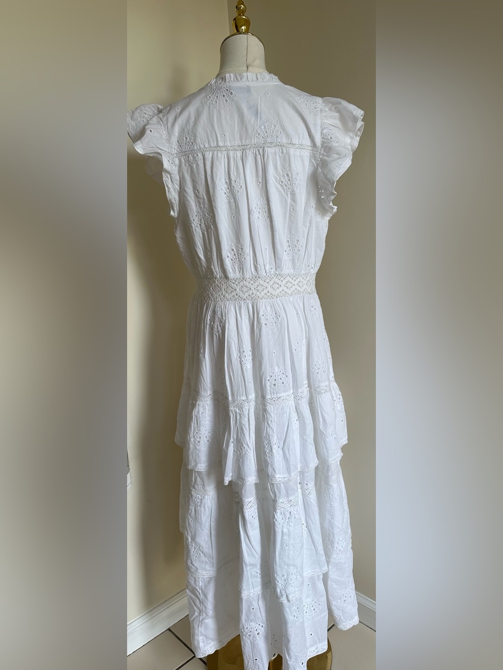 NWT Vineyard Vines Eyelet Christine Dress- Medium - Picture 9 of 13